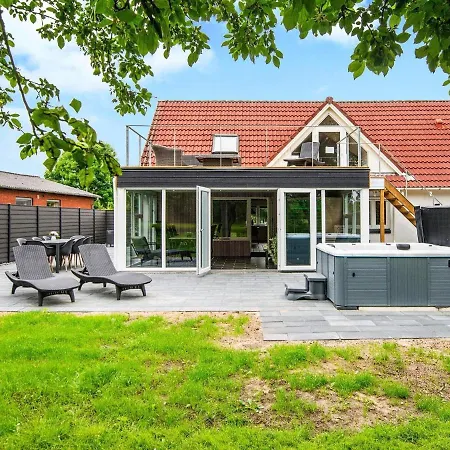 8 Person Holiday In Henne Сasa de vacaciones *